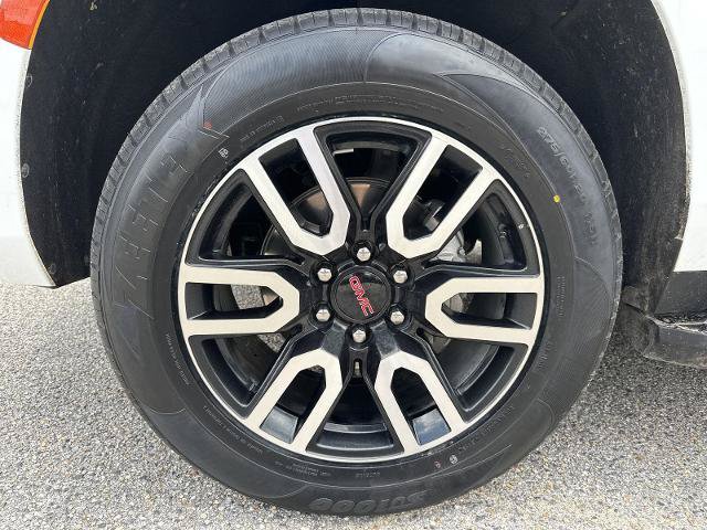 Used 2024 GMC Yukon AT4 AWD/4WD image 9