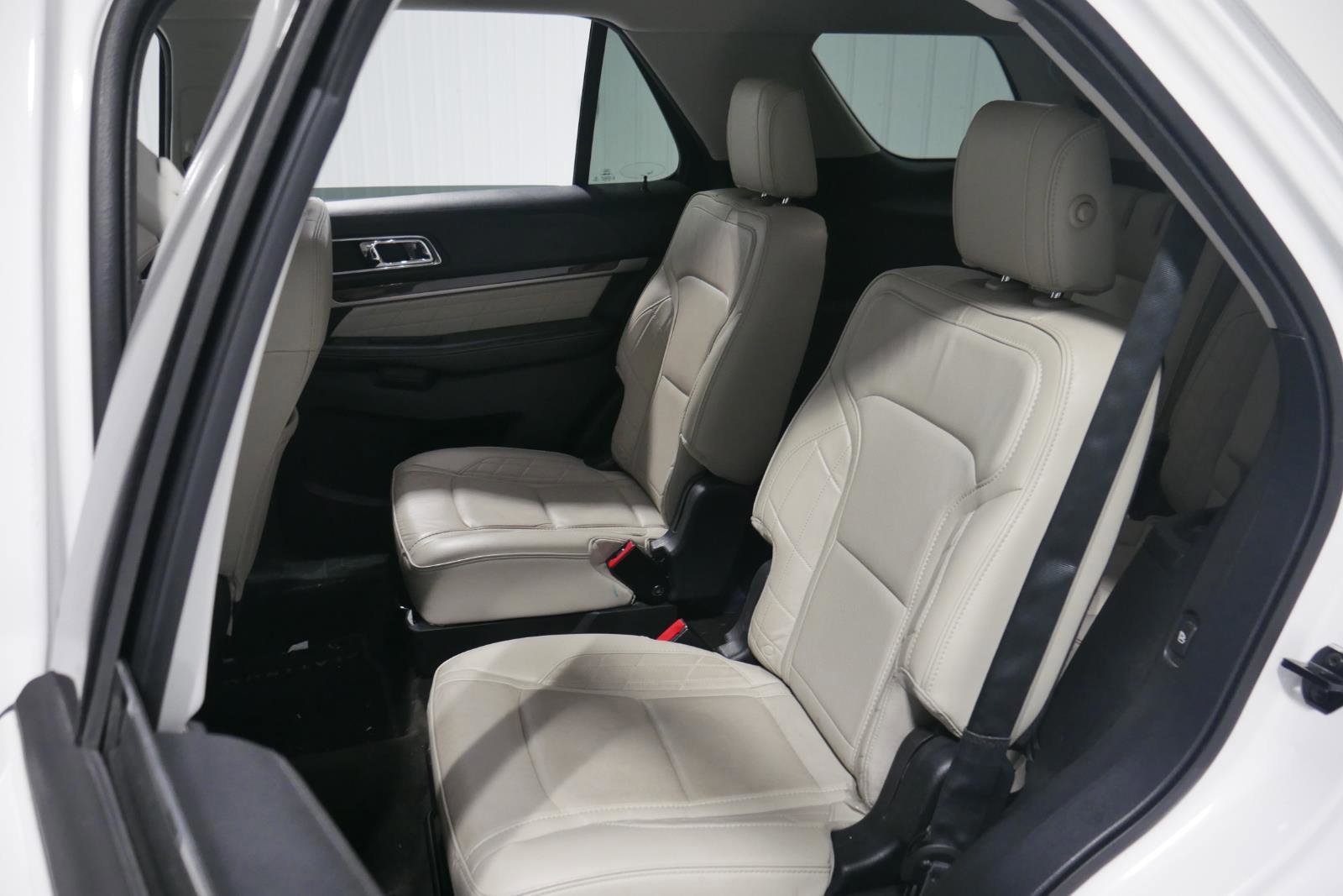 Certified 2018 Ford Explorer Platinum image 11