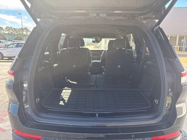 Used 2024 Jeep Grand Cherokee L Limited w/ Black Appearance Package RWD image 23