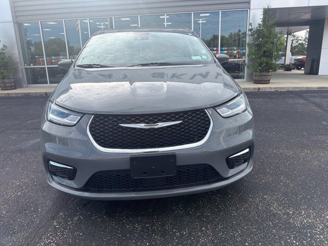 Used 2023 Chrysler Pacifica Touring-L FWD image 9