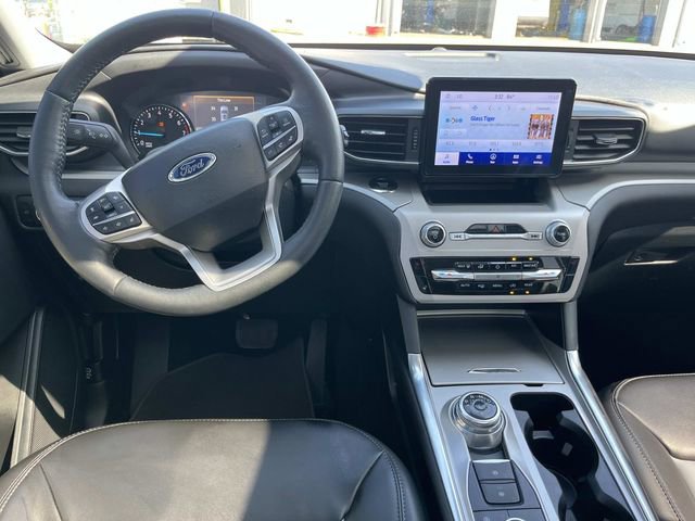 Certified 2023 Ford Explorer XLT w/ Equipment Group 202A AWD/4WD image 18
