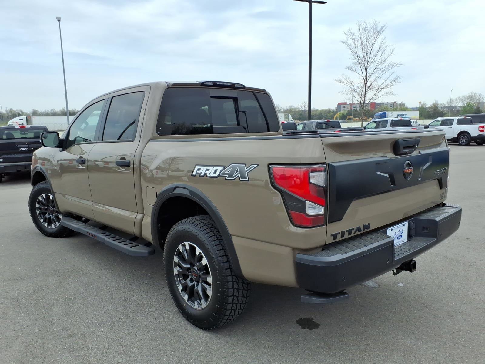 Used 2021 Nissan Titan PRO-4X w/ Pro-4x Convenience Package image 3