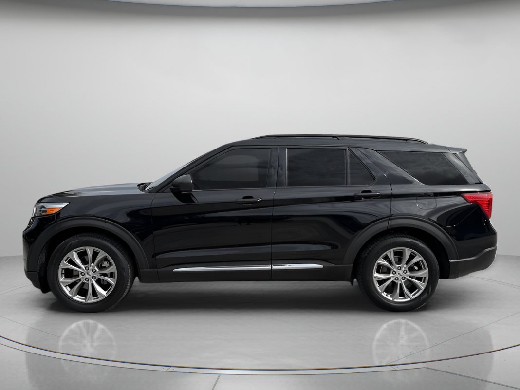 Certified 2023 Ford Explorer XLT w/ Equipment Group 202A RWD image 5
