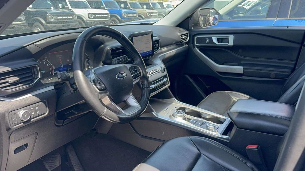 Certified 2022 Ford Explorer XLT w/ Equipment Group 202A AWD/4WD image 27