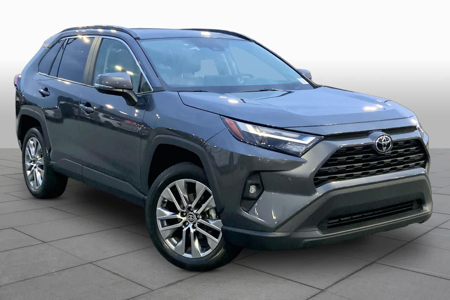 Used 2023 Toyota RAV4 XLE Premium FWD image 3