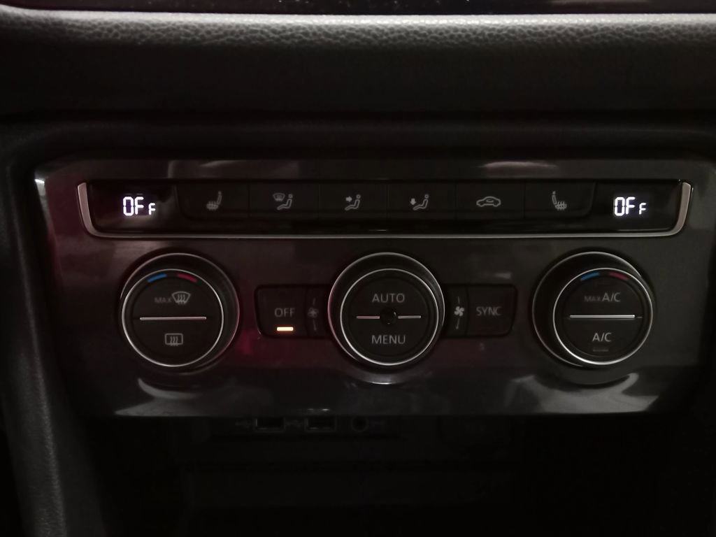 Used 2020 Volkswagen Tiguan SE w/ 3rd Row Seat Package image 21