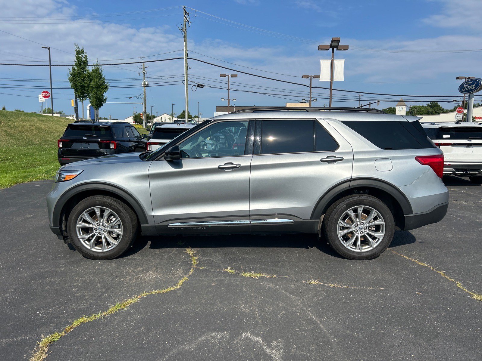 Certified 2024 Ford Explorer XLT w/ Equipment Group 202A AWD/4WD image 5