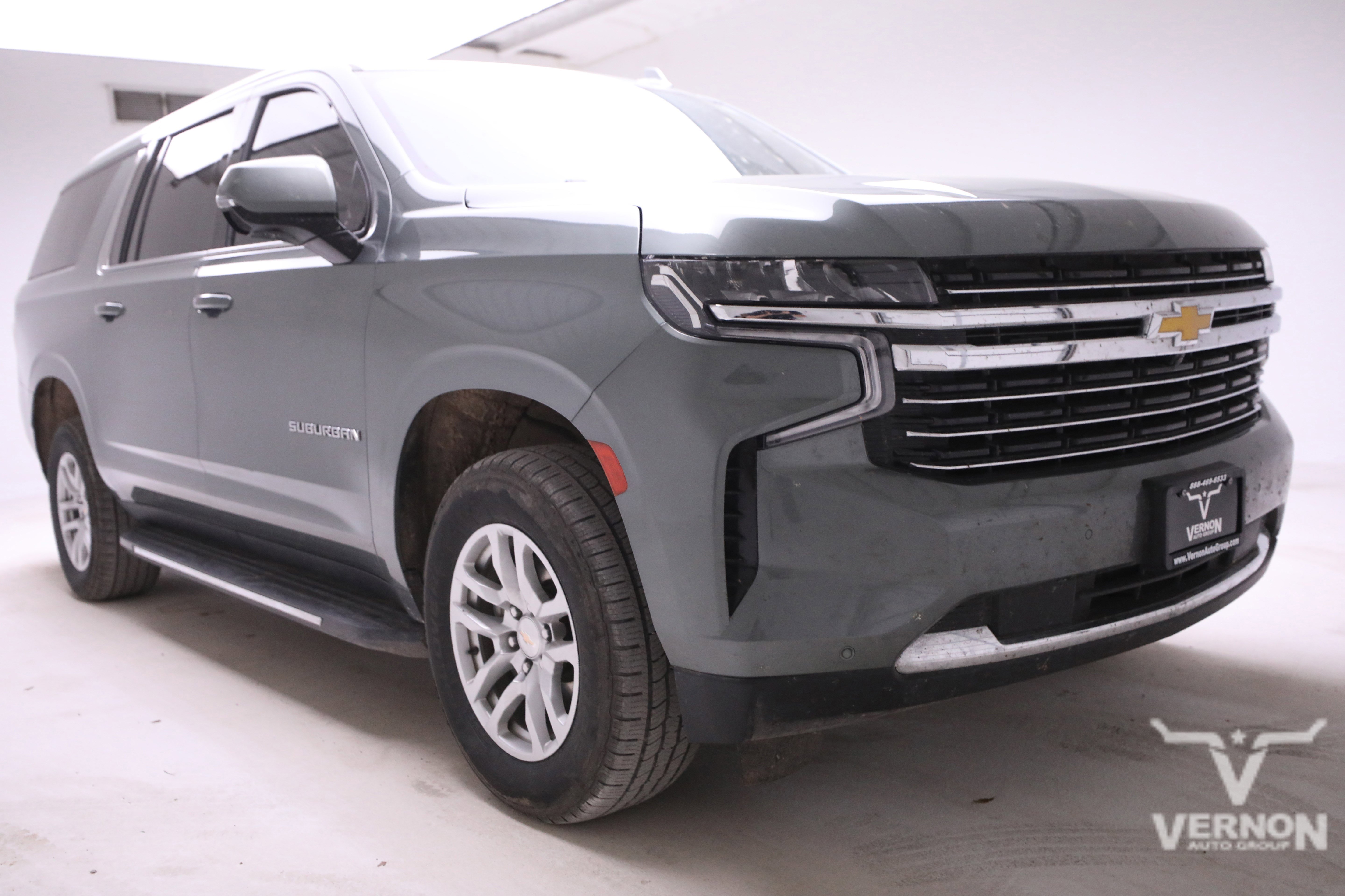 Used 2024 Chevrolet Suburban LT w/ Luxury Package image 6