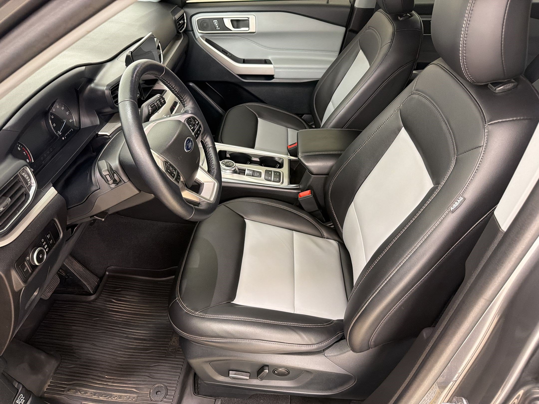 Certified 2023 Ford Explorer XLT w/ Equipment Group 202A RWD image 5