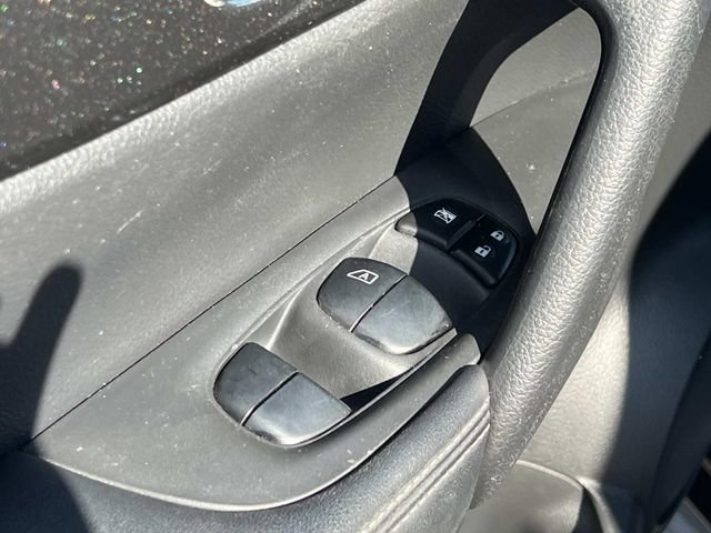 Used 2018 Nissan Rogue S image 16