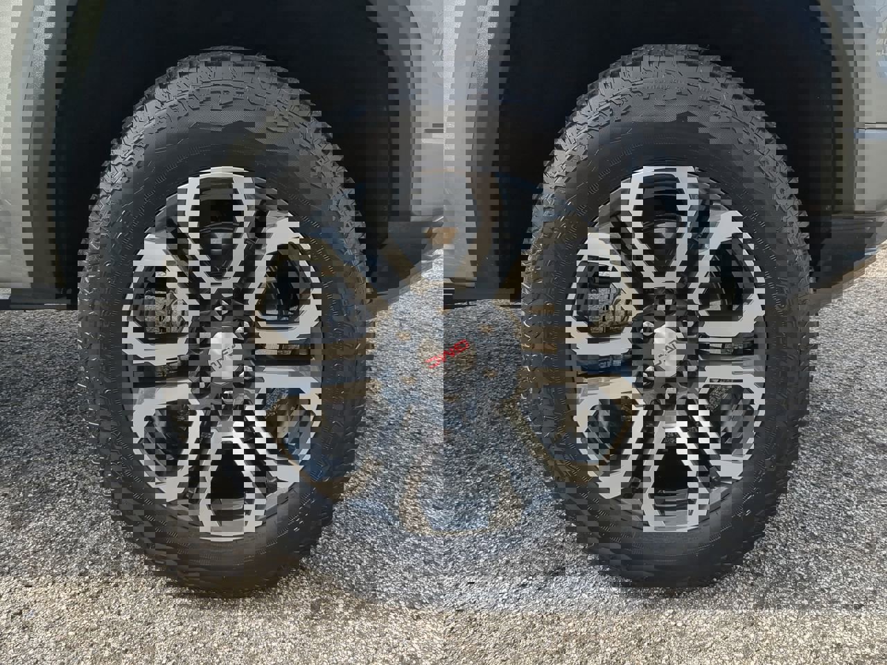 Used 2024 GMC Canyon AT4 w/ AT4 Premium Package image 9