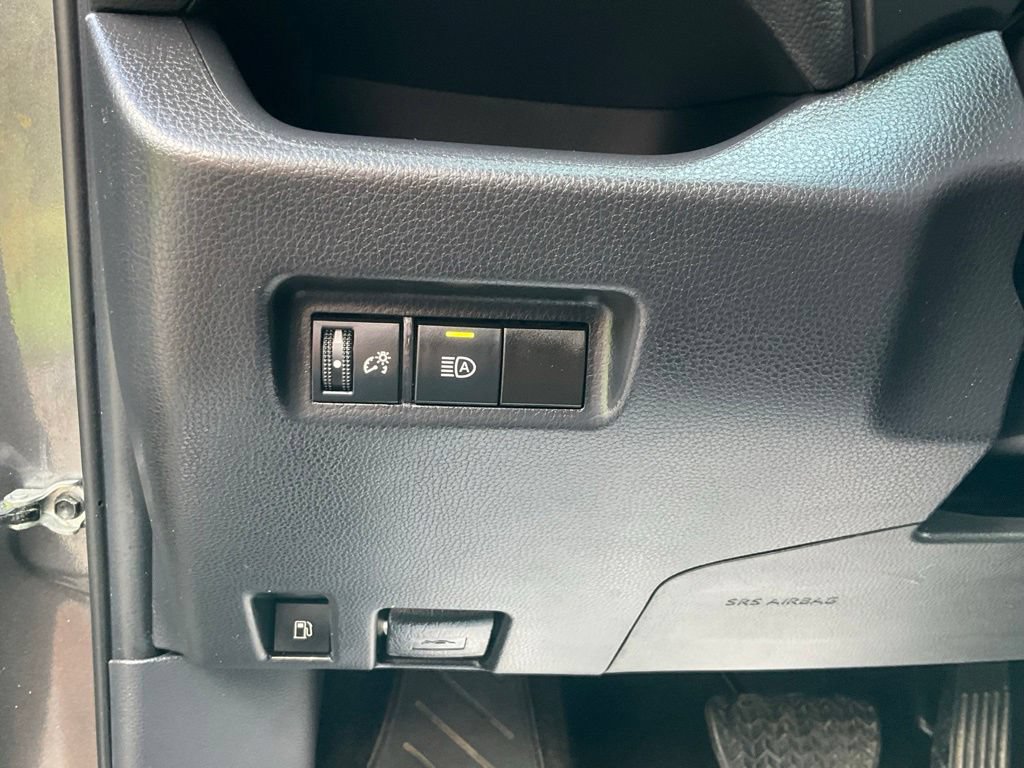 Used 2025 Toyota RAV4 LE AWD/4WD image 9
