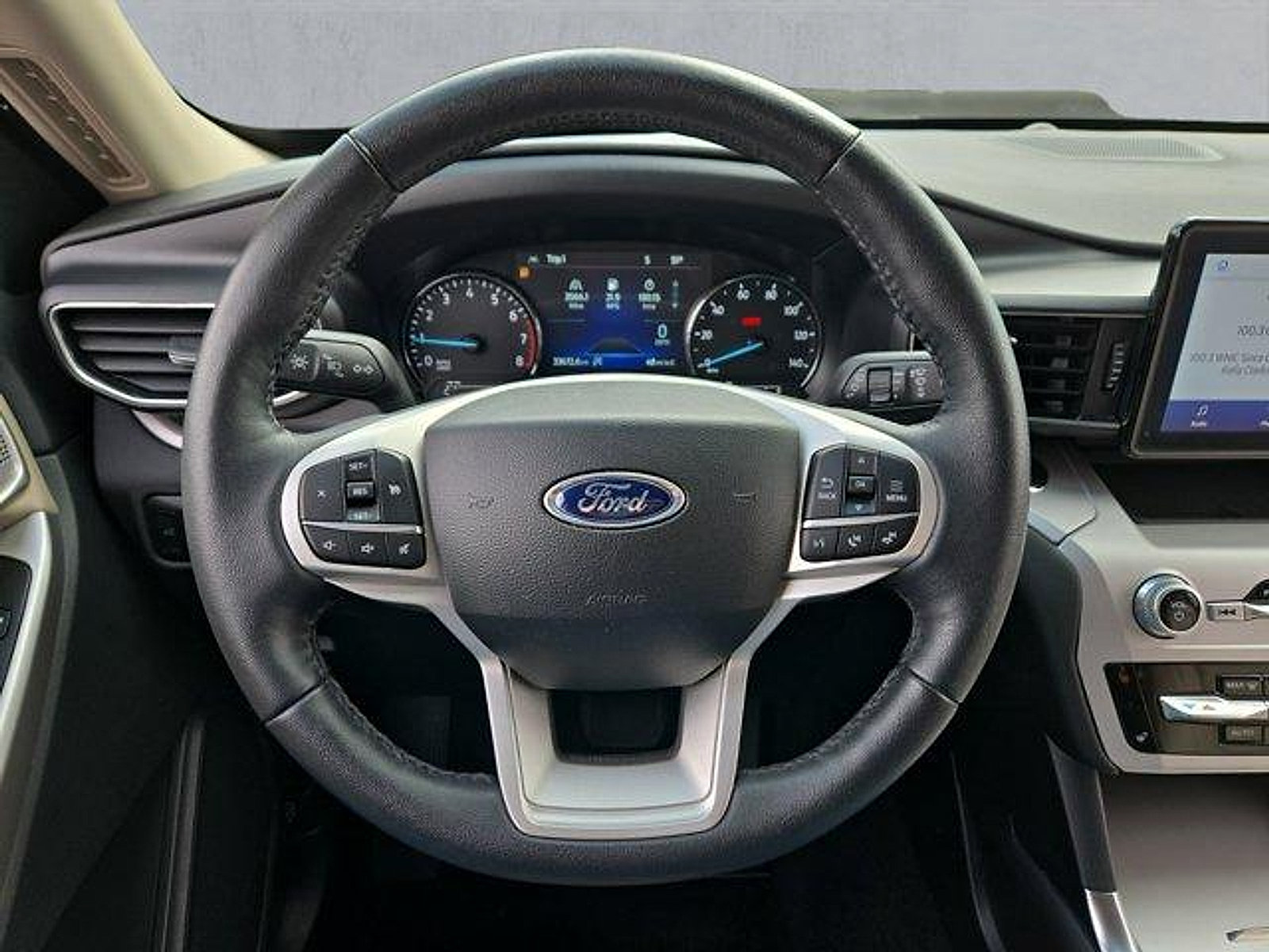 Certified 2024 Ford Explorer XLT w/ Equipment Group 202A AWD/4WD image 13