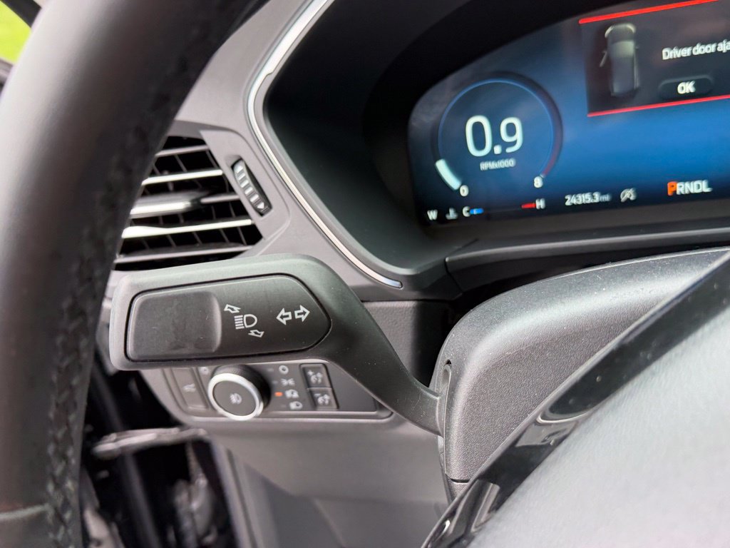Certified 2025 Ford Escape Platinum AWD/4WD image 30