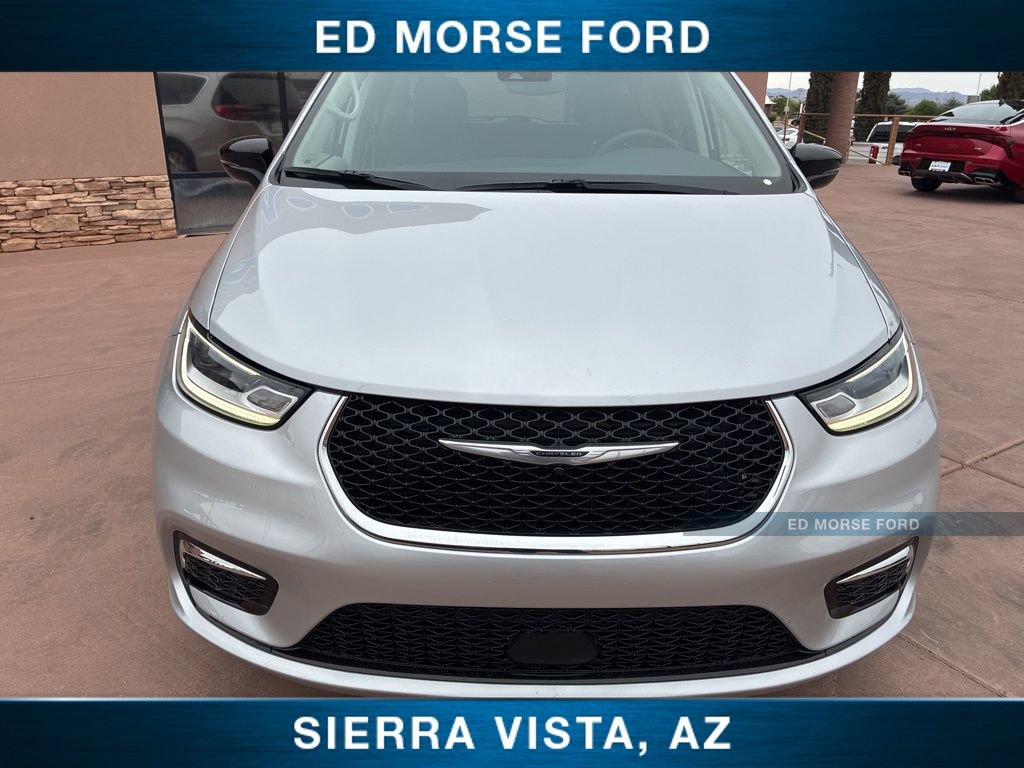 Used 2024 Chrysler Pacifica Touring-L FWD image 13