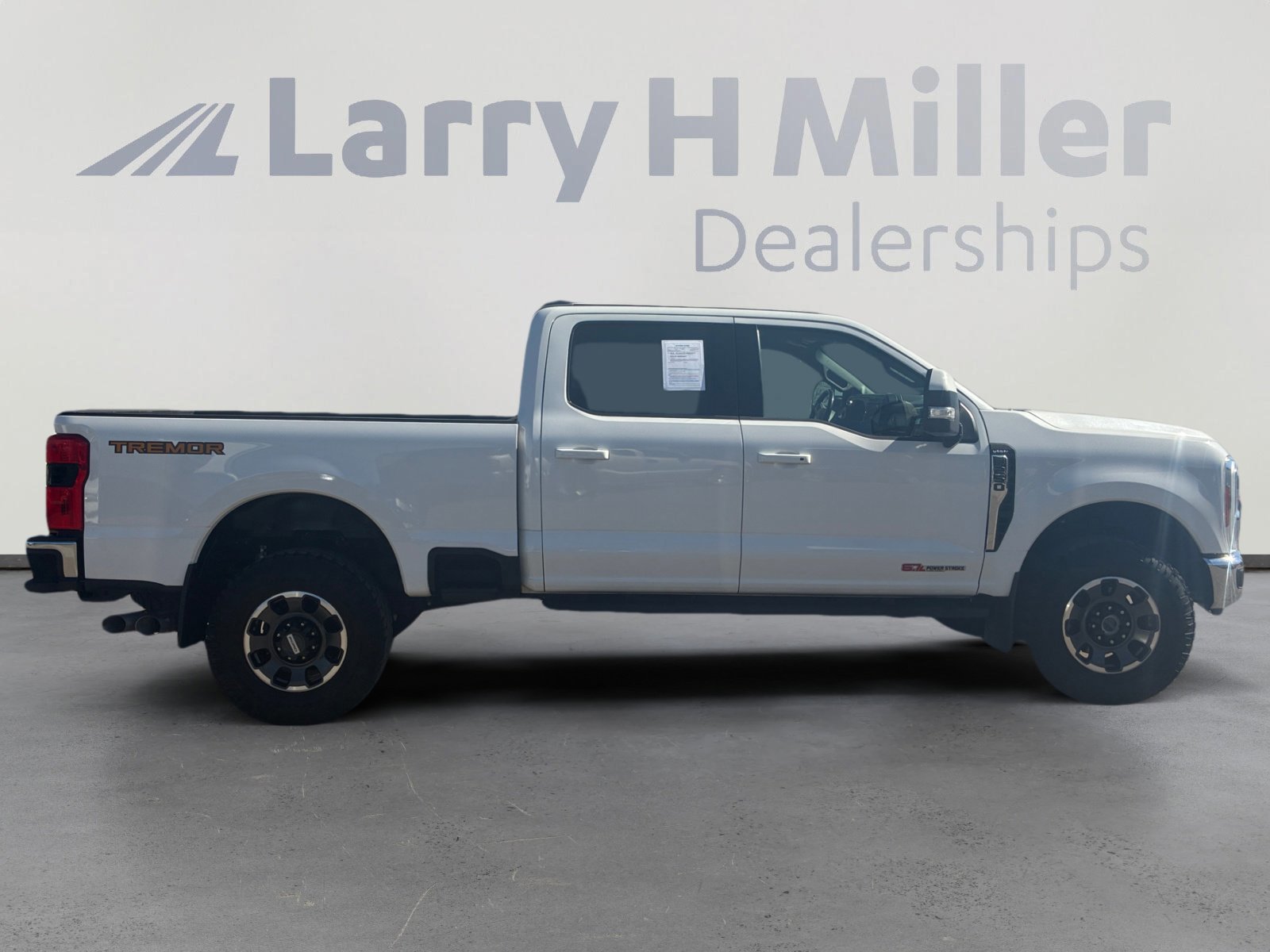 Certified 2023 Ford F250 Lariat w/ Tremor Off-Road Package image 7