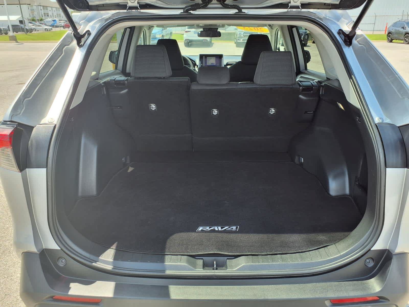 Used 2023 Toyota RAV4 LE FWD image 21