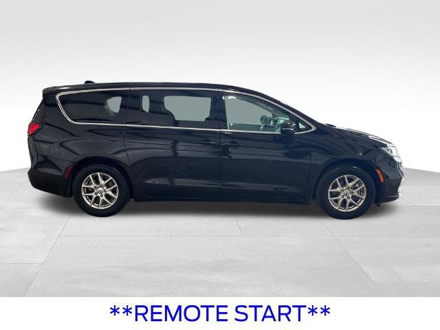Used 2024 Chrysler Pacifica Touring-L FWD image 9