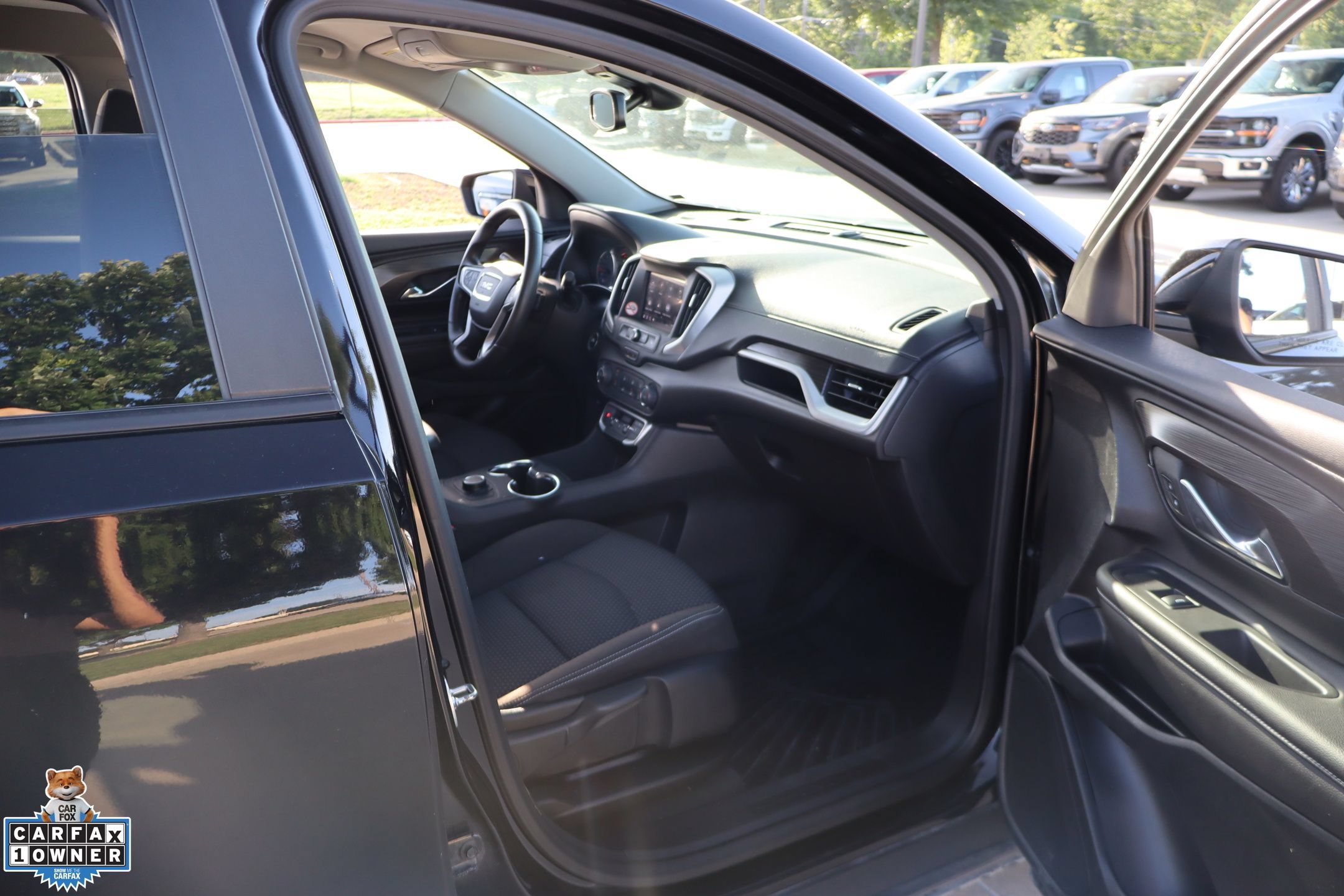 Used 2024 GMC Terrain SLE AWD/4WD image 27