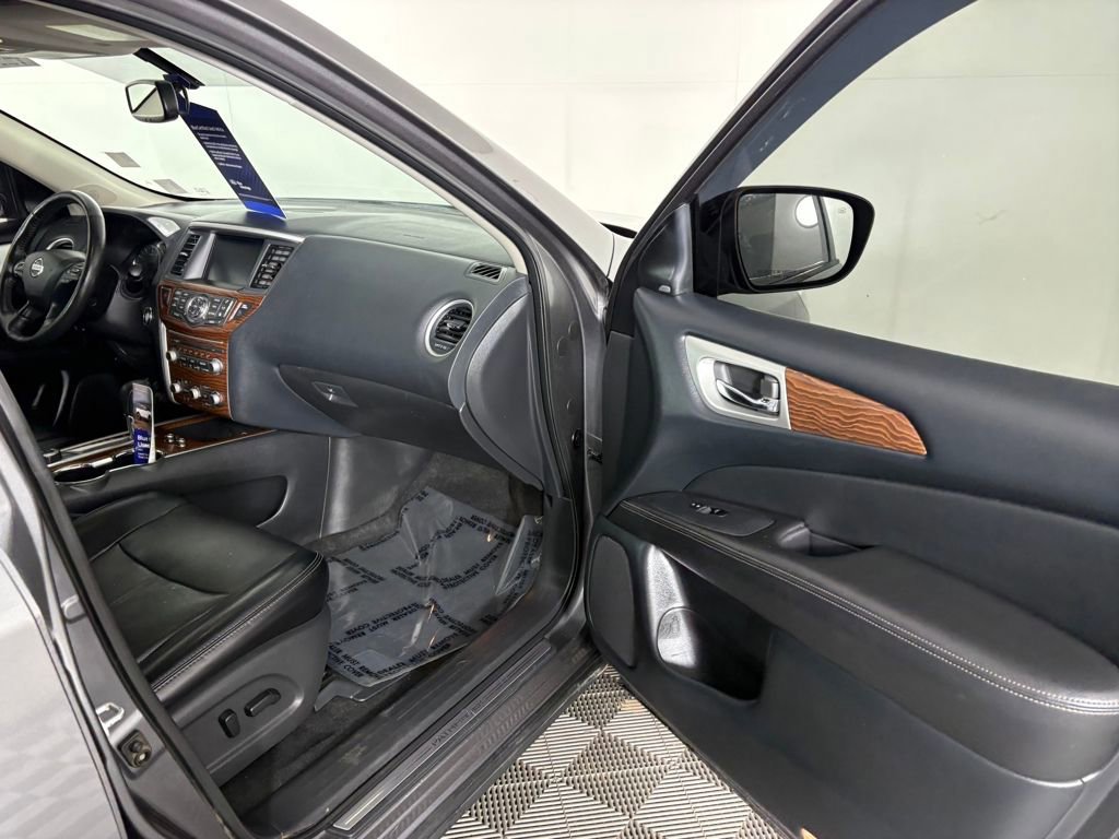 Used 2020 Nissan Pathfinder Platinum image 38