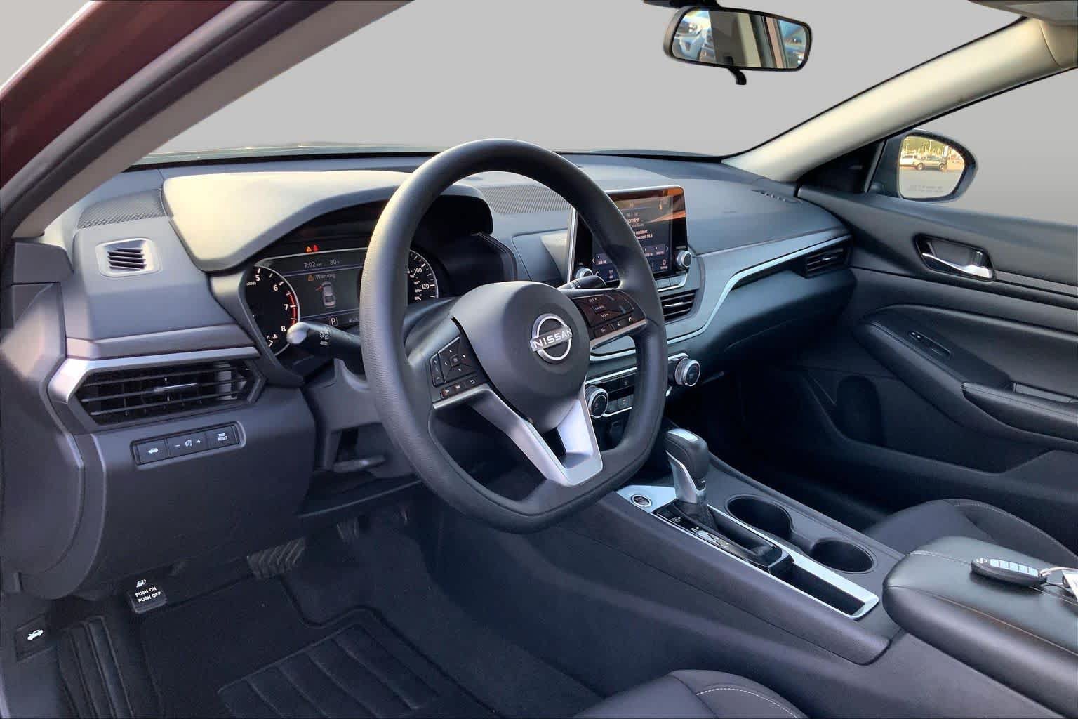 Used 2025 Nissan Altima 2.5 SV FWD image 16
