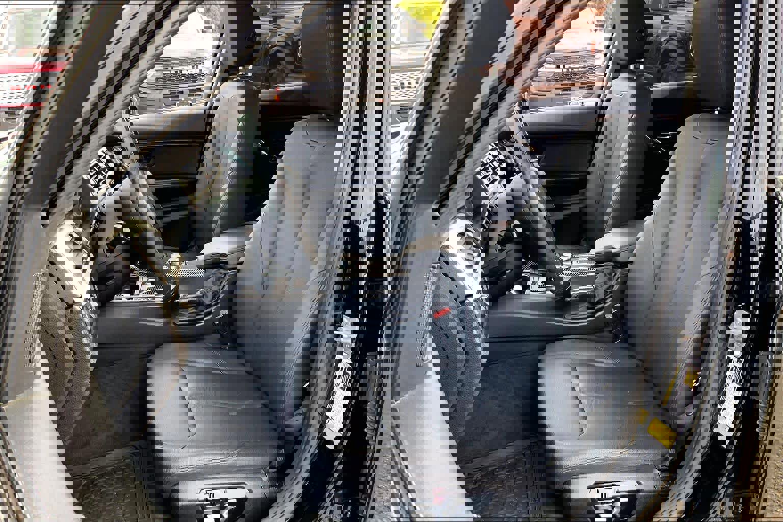 Used 2018 BMW 320i Sedan image 10