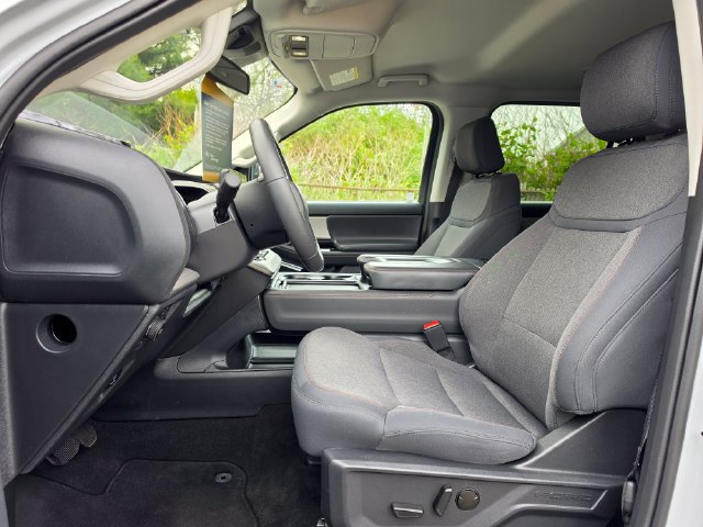 Certified 2025 Ford Expedition Active AWD/4WD image 13