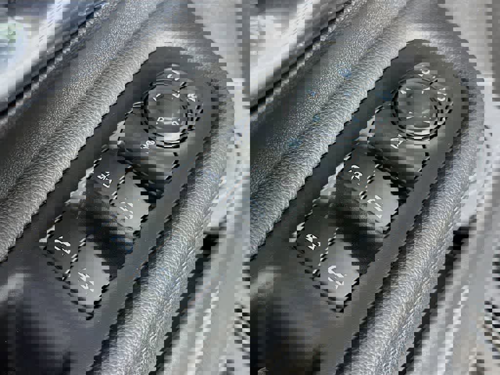 Used 2023 GMC Terrain SLT image 27