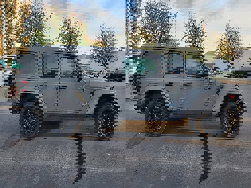 Used 2023 Jeep Wrangler Sahara w/ Cold Weather Group image 6