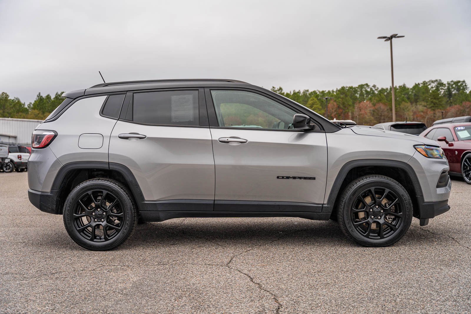 Used 2023 Jeep Compass Altitude image 6