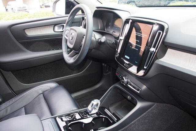 Used 2023 Volvo XC40 B5 Plus AWD/4WD image 11