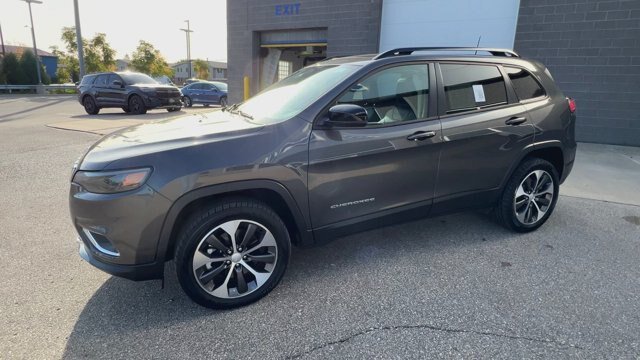 Used 2022 Jeep Cherokee Limited w/ Elite Package AWD/4WD image 5