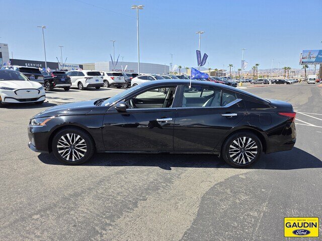 Used 2025 Nissan Altima 2.5 SV FWD image 4