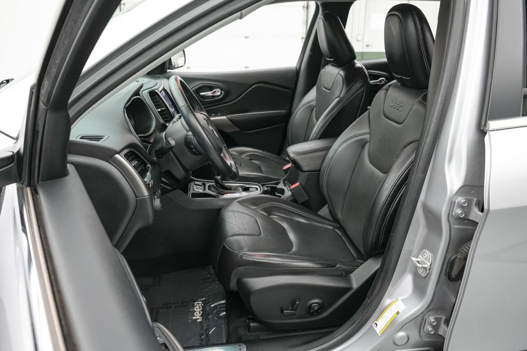 Used 2019 Jeep Cherokee Limited FWD image 11