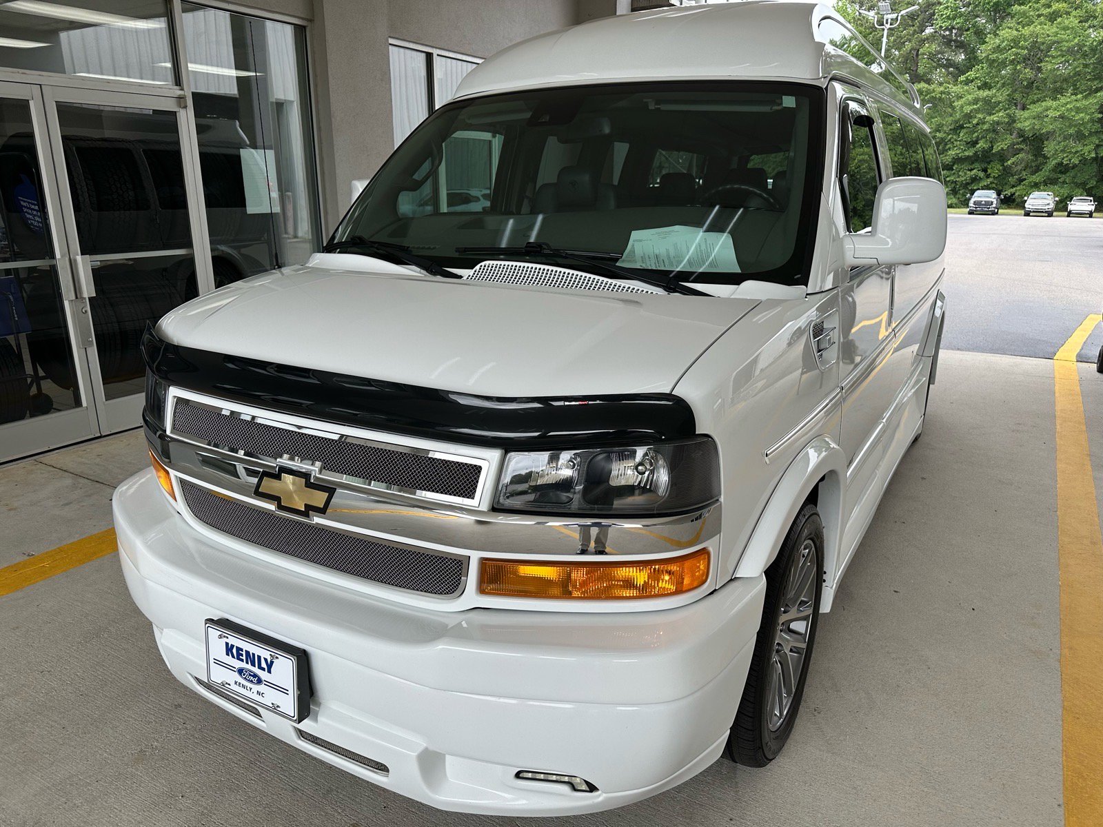 Used 2020 Chevrolet Express 2500 w/ Enhanced Convenience Package RWD image 2