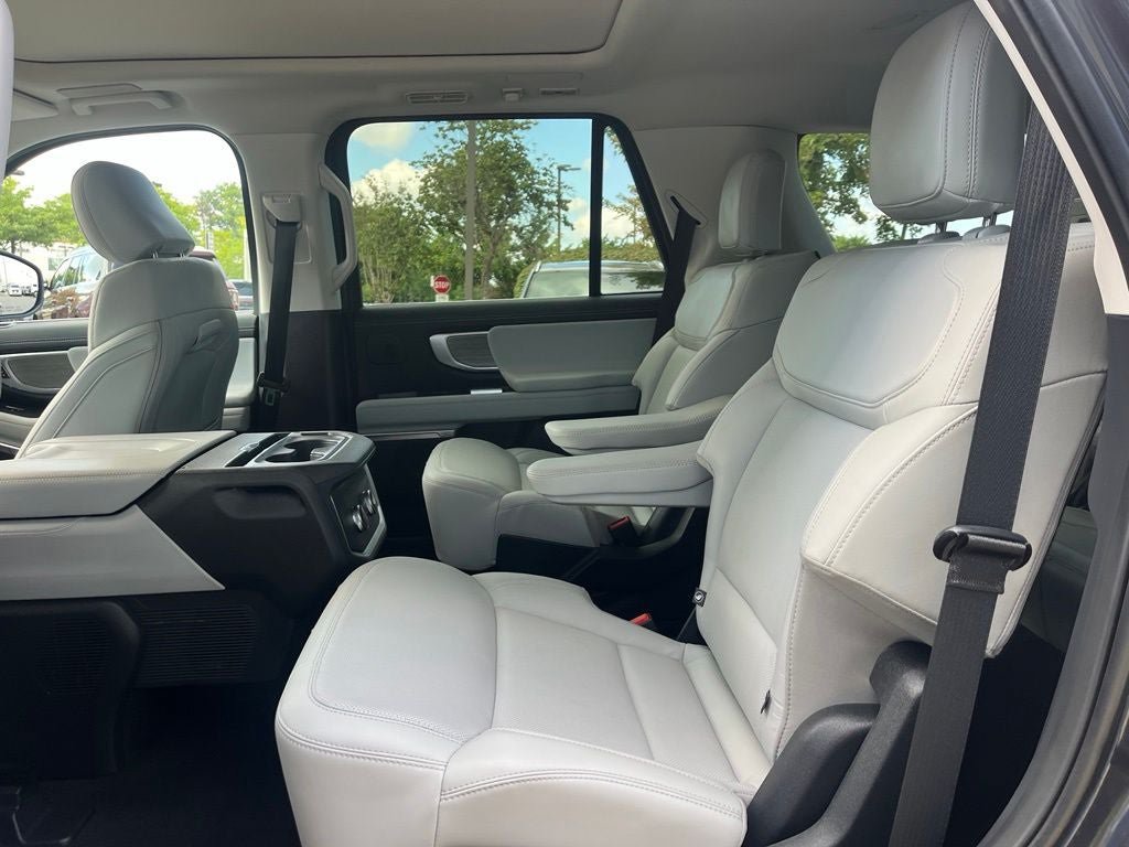 Certified 2025 Ford Expedition Platinum w/ Driver's Package AWD/4WD image 13