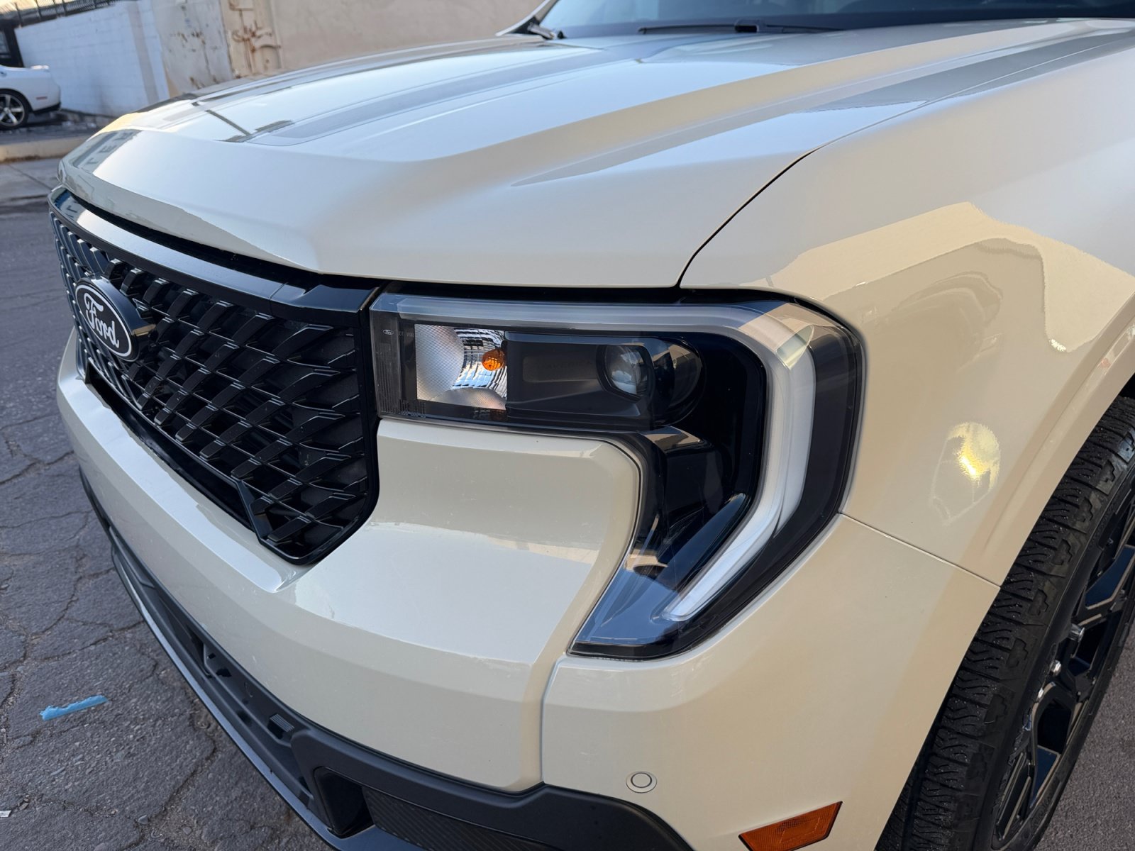 Certified 2025 Ford Maverick Lariat w/ Black Appearance Package AWD/4WD image 9