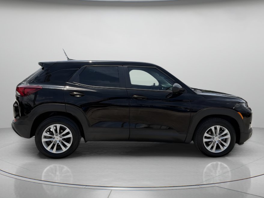 Used 2023 Chevrolet TrailBlazer LS FWD image 2