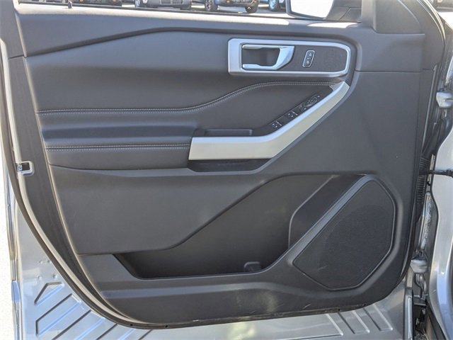 Certified 2022 Ford Explorer XLT w/ Equipment Group 202A image 9