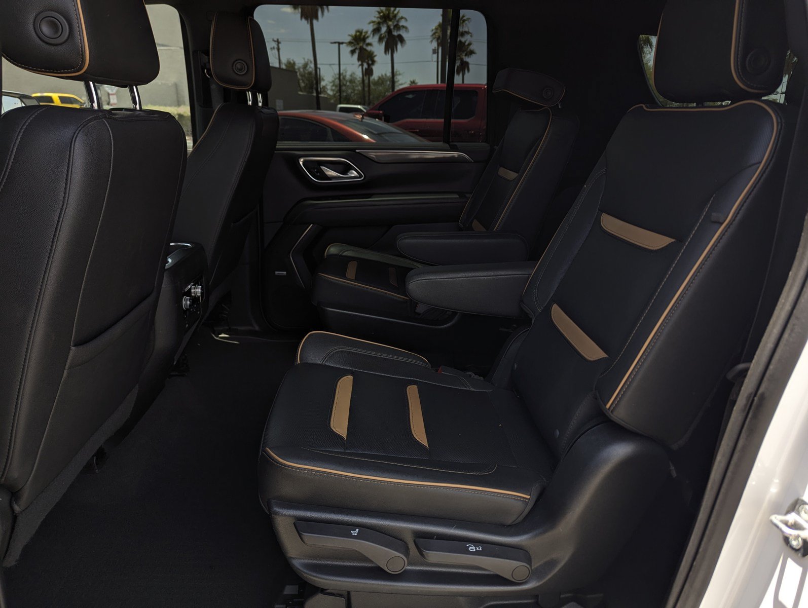 Used 2022 GMC Yukon XL AT4 w/ Max Trailering Package AWD/4WD image 9