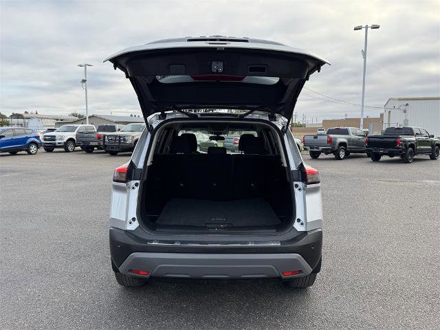 Used 2023 Nissan Rogue SV image 5