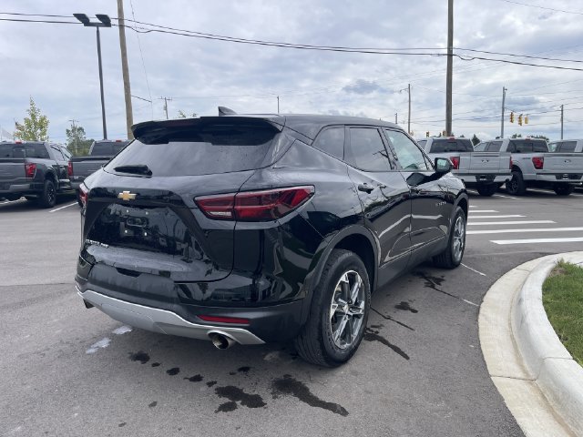 Used 2025 Chevrolet Blazer LT AWD/4WD image 5