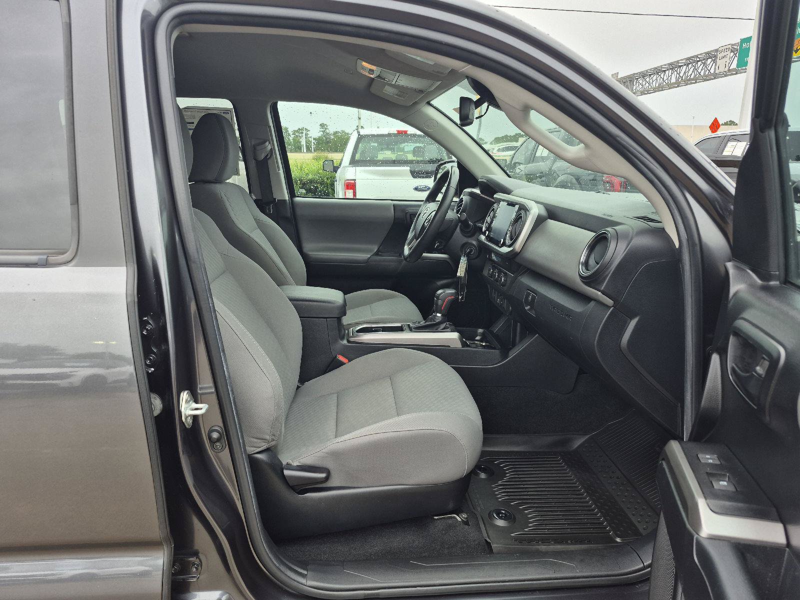 Used 2022 Toyota Tacoma SR5 RWD image 7
