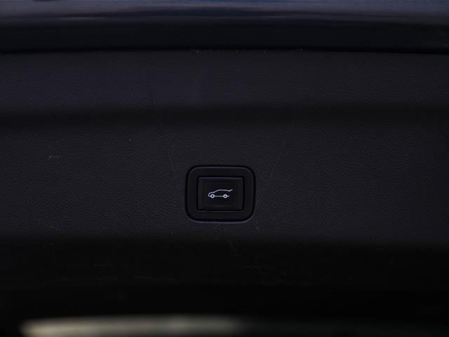 Used 2021 Chevrolet Suburban Z71 w/ Z71 Off-Road Package AWD/4WD image 15