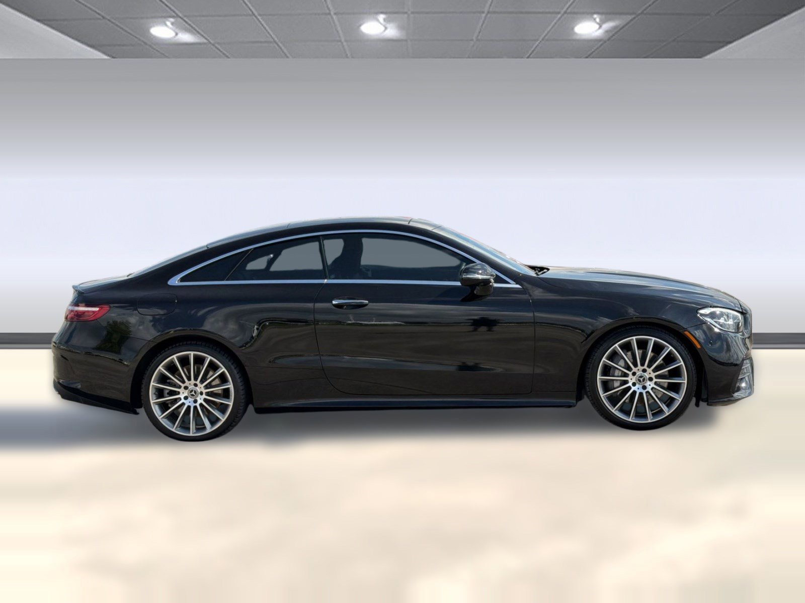 Used 2022 Mercedes-Benz E 450 Coupe image 2