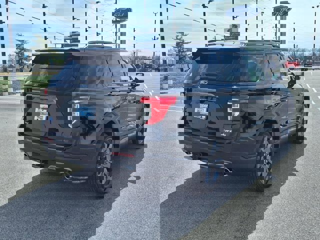 Certified 2023 Ford Explorer XLT w/ Equipment Group 202A image 5