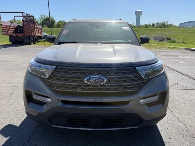 Certified 2024 Ford Explorer XLT w/ Equipment Group 202A AWD/4WD image 2