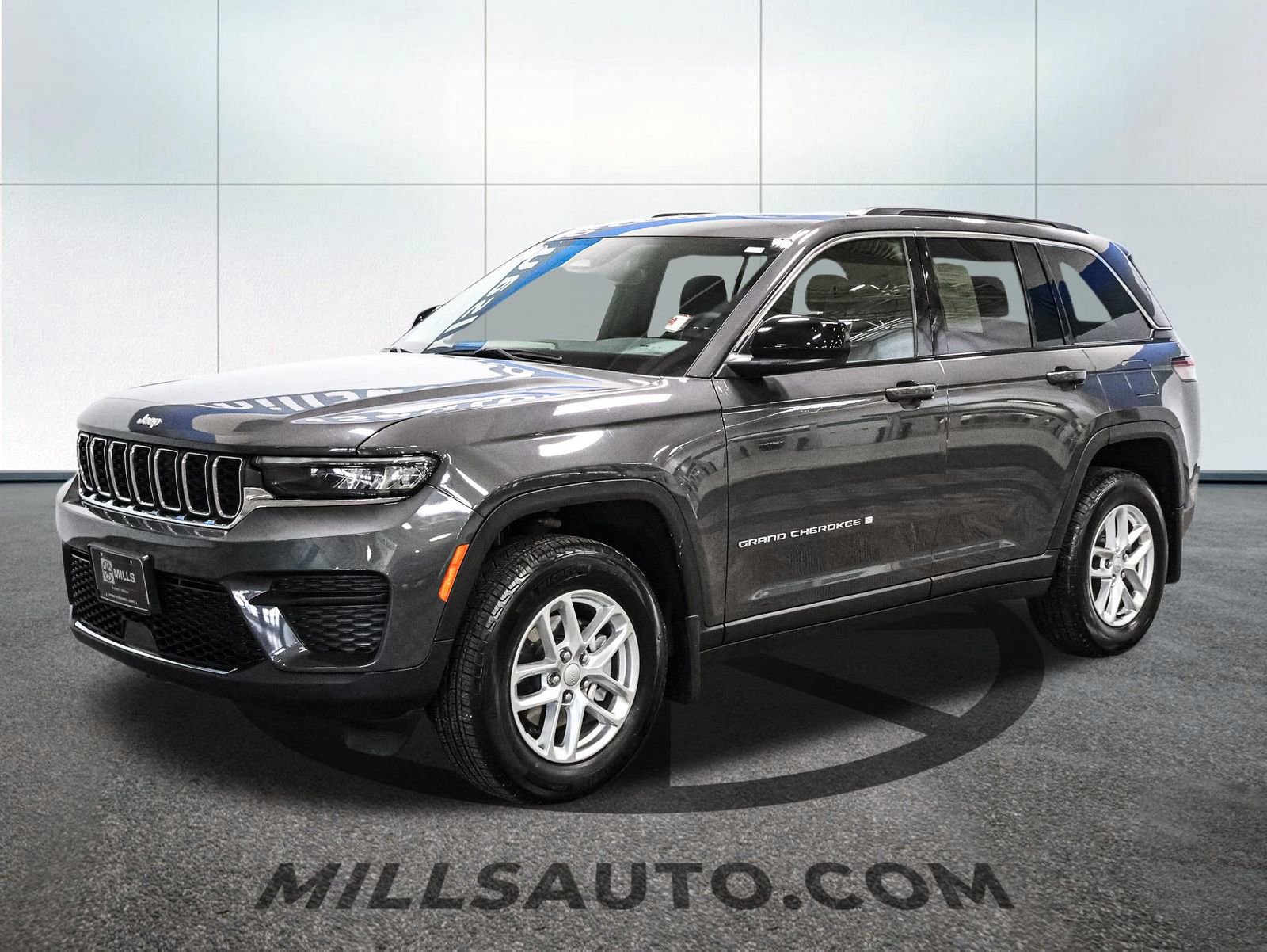 Used 2024 Jeep Grand Cherokee Laredo X w/ Luxury Tech Group I image 11