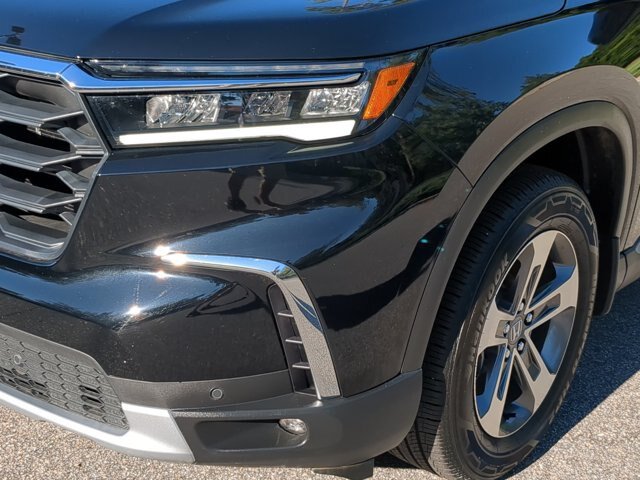 Used 2025 Honda Pilot EX-L image 10