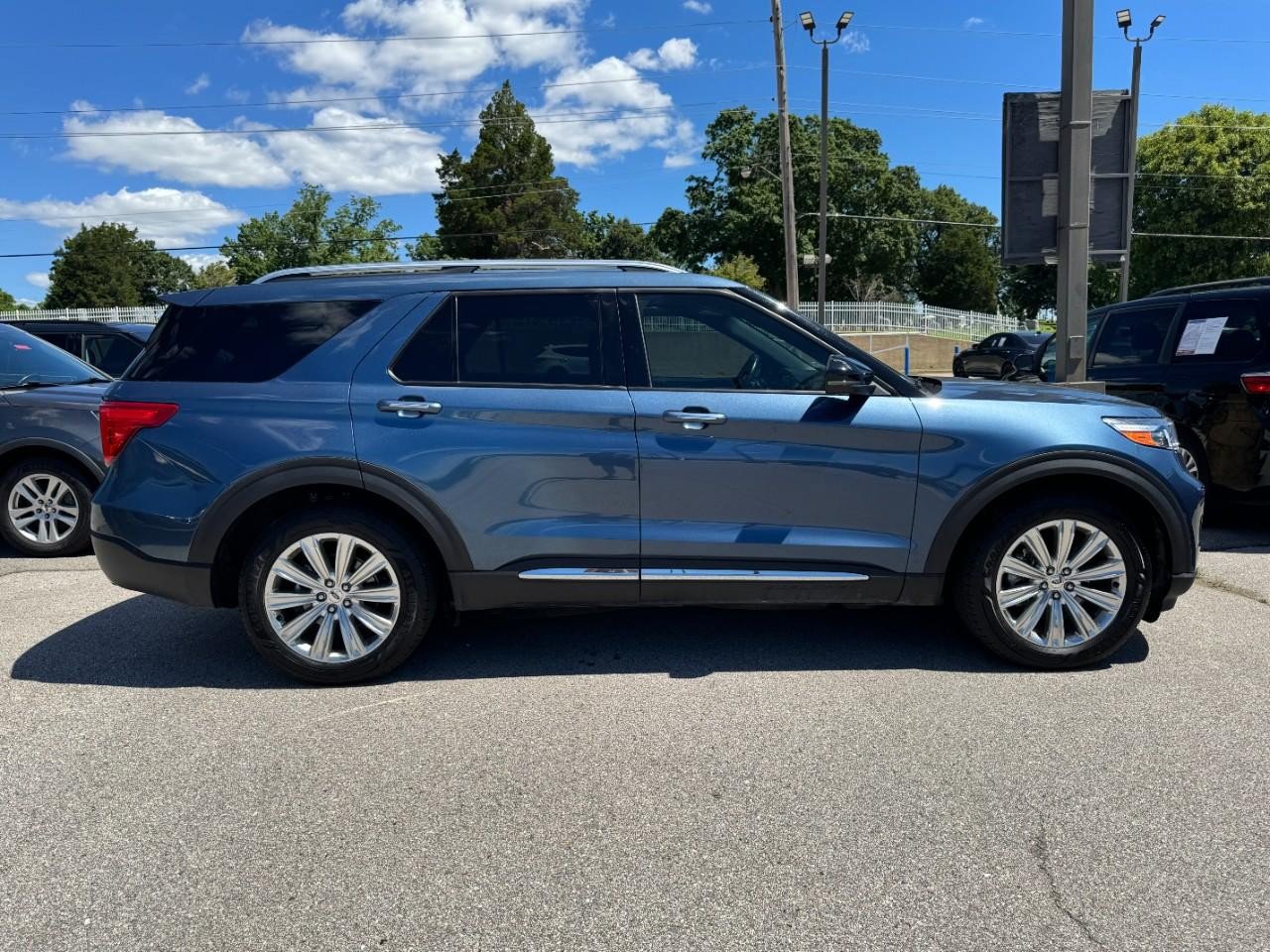 Certified 2020 Ford Explorer Limited w/ Class III Trailer Tow Package AWD/4WD image 2
